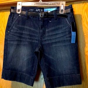 NWT NEW Apt. 9 size 4 x 9.75” Bermuda stretch denim distressed jean shorts belt